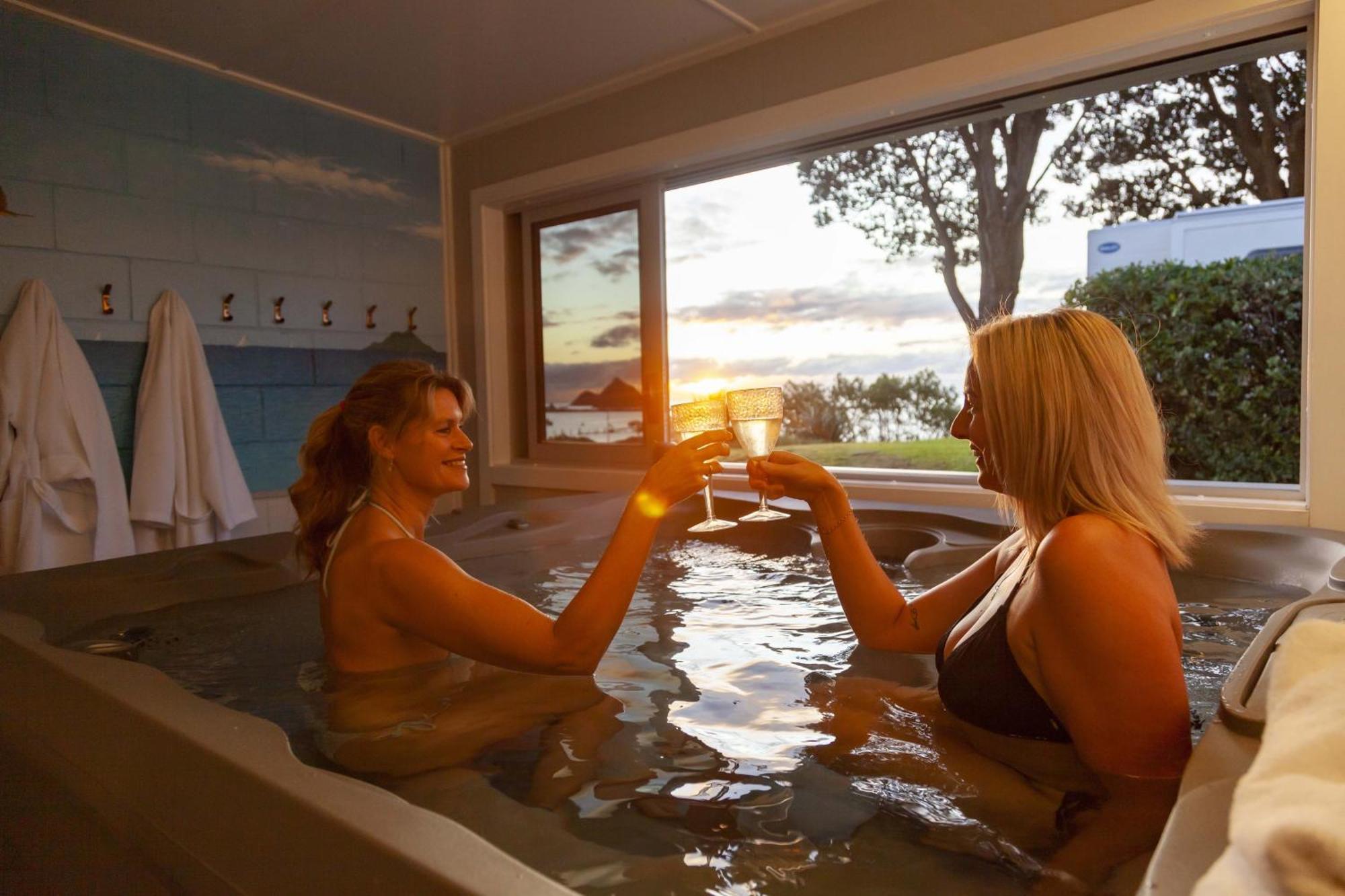 Belt Road Seaside Holiday Park New Plymouth Bagian luar foto