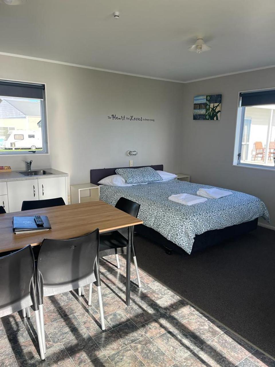 Belt Road Seaside Holiday Park New Plymouth Bagian luar foto